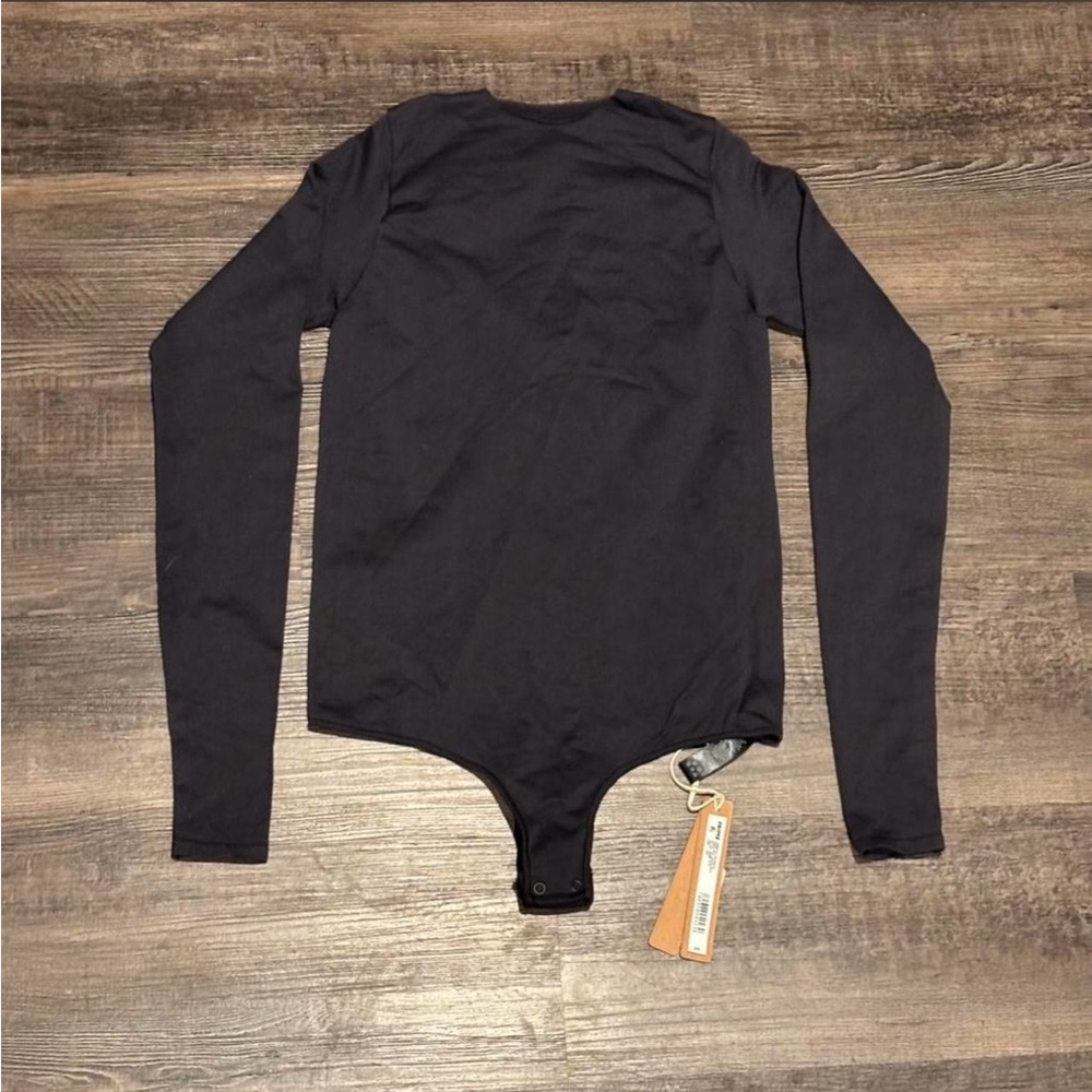 SKIMS Essential Long Sleeve Bodysuit Onyx Black S/M NWT Crew Neck